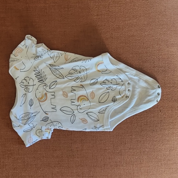 Short sleeve onesie with matching mittens - Picture 3 of 3